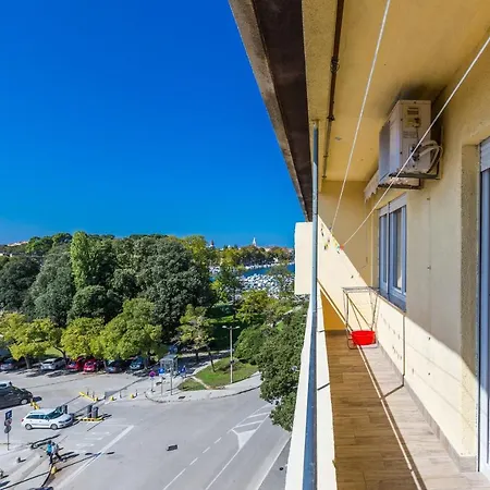 Nela 1bdr W Balcony Lägenhet