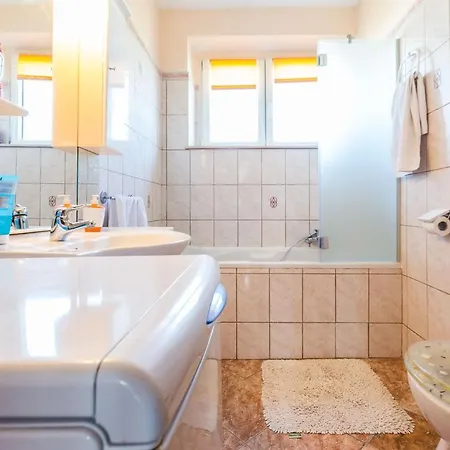 Nela 1bdr W Balcony Lägenhet