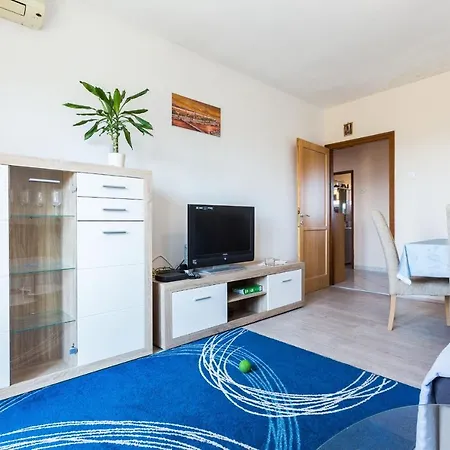 Nela 1bdr W Balcony Lägenhet