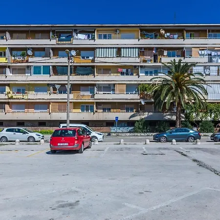 Nela 1bdr W Balcony Lägenhet *
